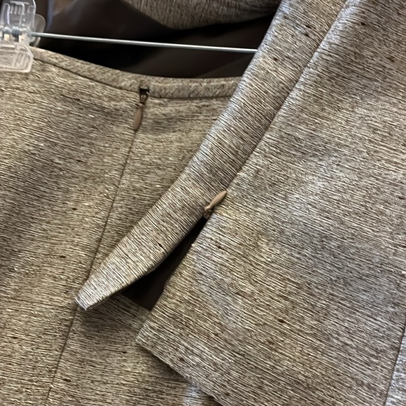 Kasper 3-piece lined light brown skirt suit. Size 12. Slightly worn. $40 - Picture 6 of 6